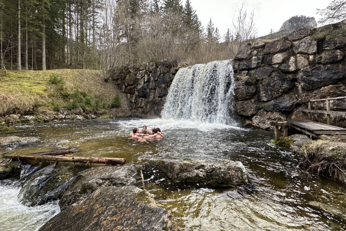 Wasserfall-gross-Gruppe-WE-15.3.24_1080x1920